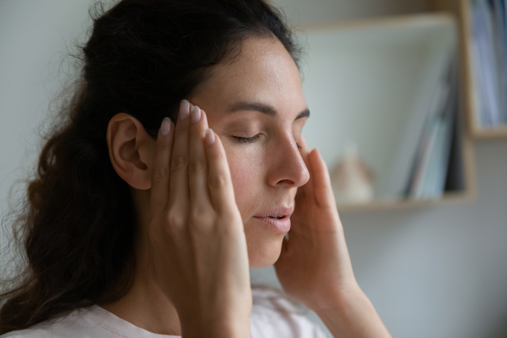 Thyroid disorders and mental health: tips for mental wellness 1 Discover how thyroid disorders can trigger anxiety, depression, and brain fog—and what you can do to restore mental wellness.